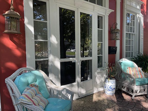 3rd image of 829 Elk Ave