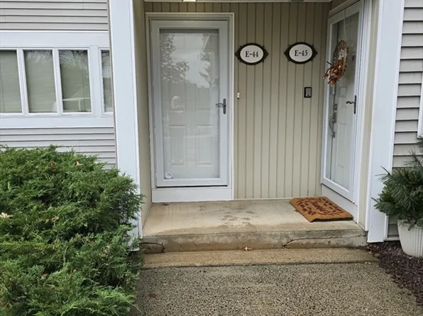2205 Boston Rd APT E44, Wilbraham, MA 01095
