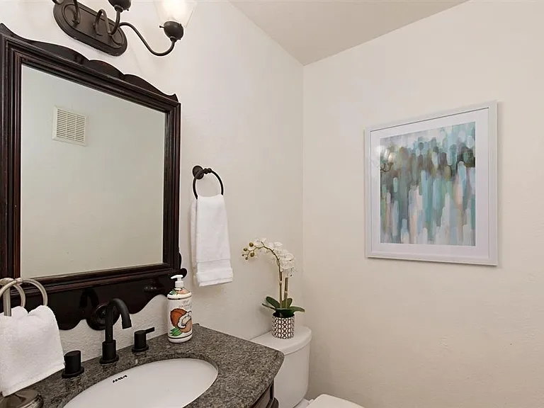 679 Ascot Dr — Photo 6