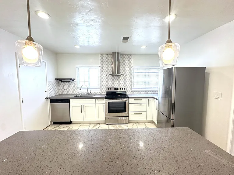 2125 Santa Clara Ave #C — Photo 7