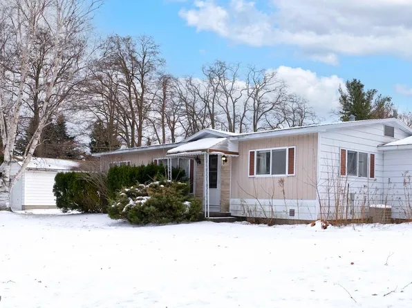 503 Cedar St, Elk Rapids, MI 49629