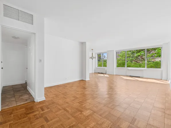 201 East 62nd Street 2C image 2 of 10