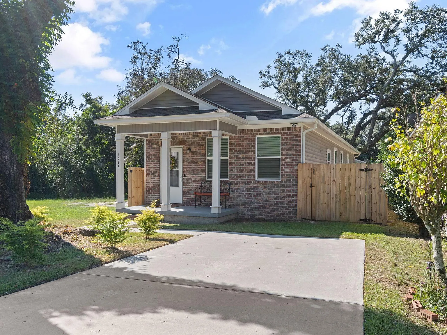 3 bed, 1330 sqft, $2,200 — Photo 3