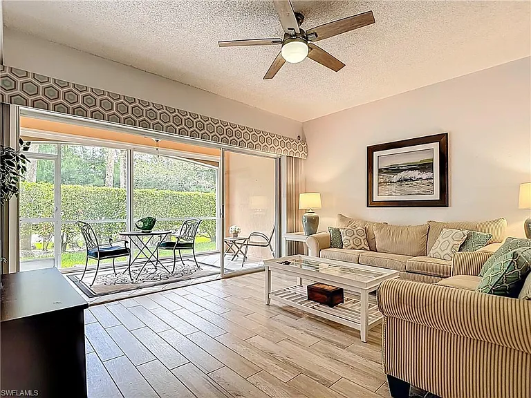 1044 Woodshire Ln #B102 — Photo 5