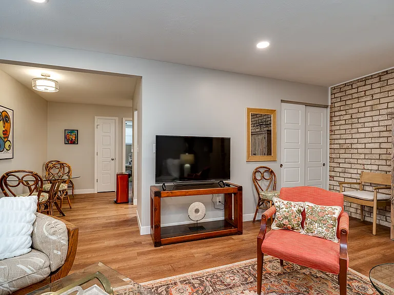 827 Wilmington Ave #1 — Photo 4
