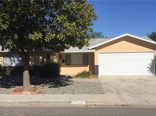 920 E Shellie Ln, Hemet, CA 92543