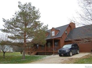 9512 Bitten Dr, Brighton, MI 48114