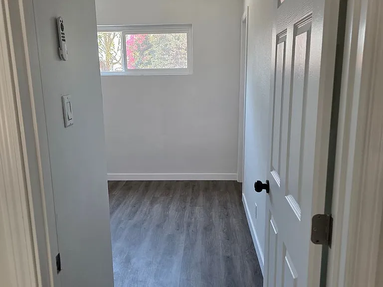 411 N Bush St — Photo 7