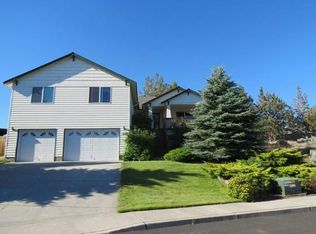 3824 SW Reindeer Ave, Redmond, OR 97756