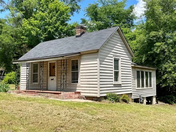 533 E Main St, Haw River, NC 27258