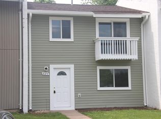 825 Sugarland Run Dr, Sterling, VA 20164