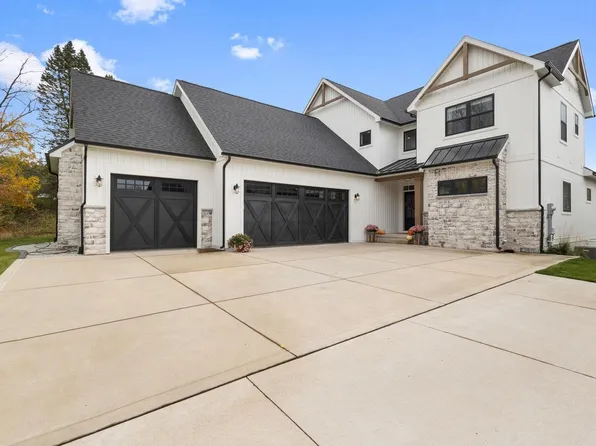 3398 Blarney Dr, South Bend, IN 46628