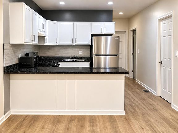 5th image of 11532 S Yale Ave #2