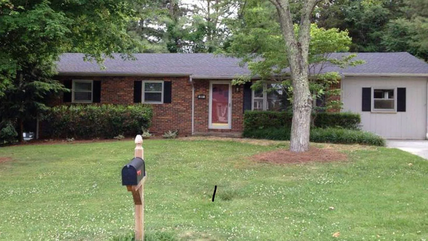 3 bed, 1.5 bath, 1375 sqft, $1,975 — Photo 1