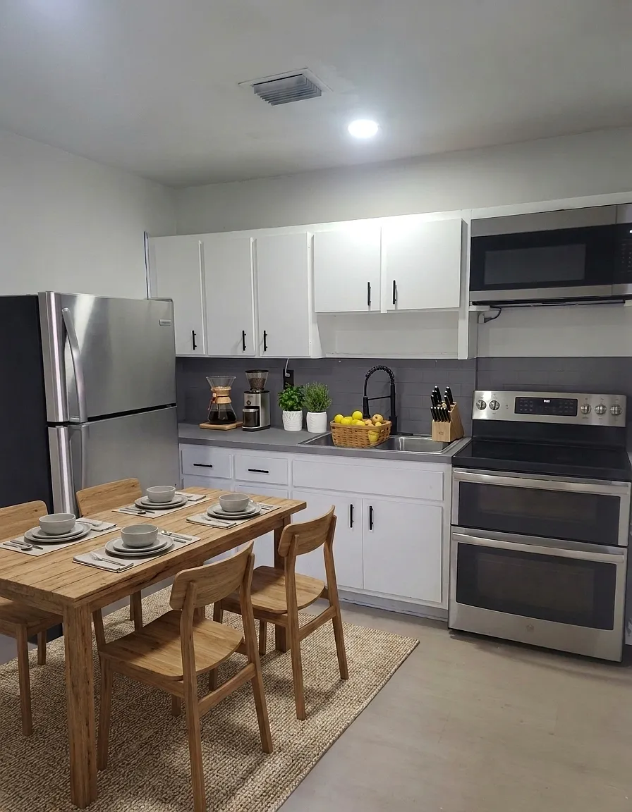 3 bed, $2,300 — Photo 2