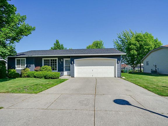 3rd image of 1303 E Singing Hills Dr