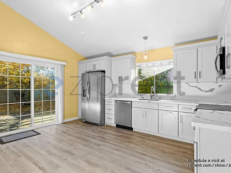 4252 Gordon St — Photo 6