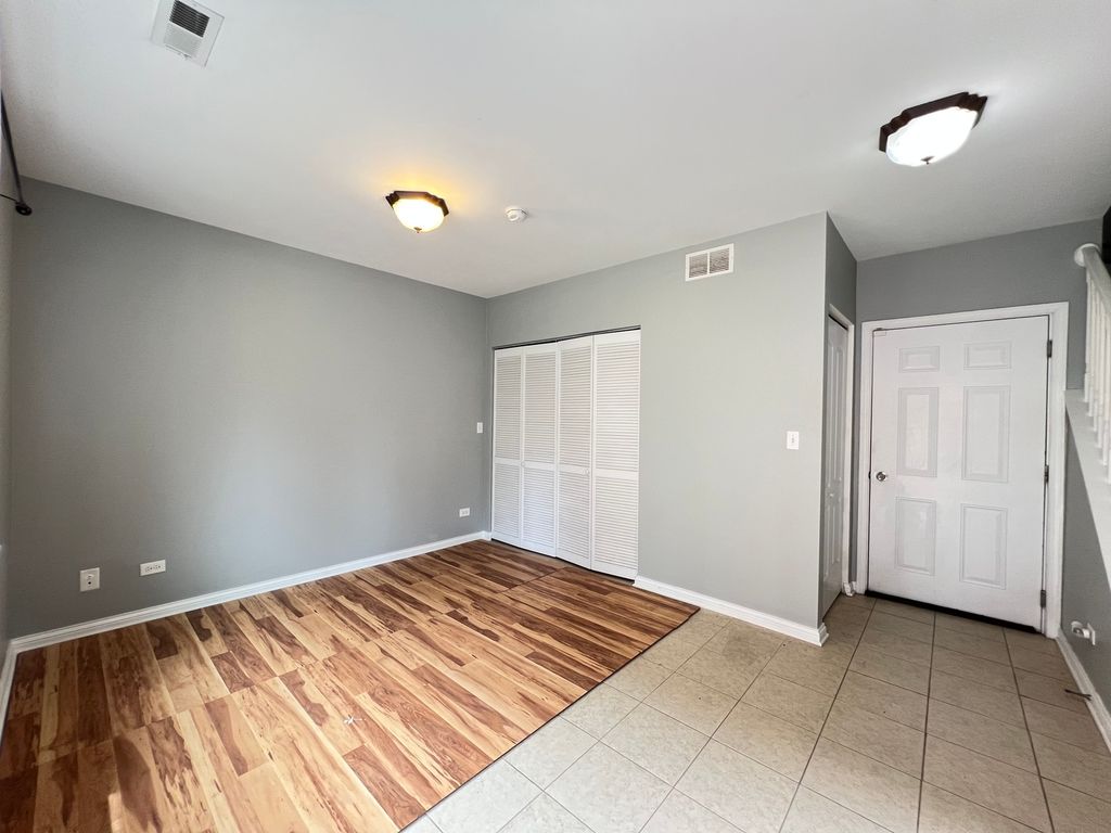 2426 W 32nd Pl, Chicago, IL - View 6