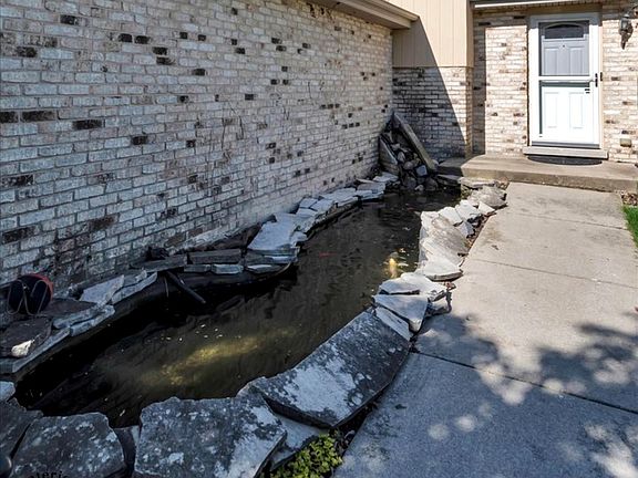 3rd image of 16412 Prairie Dr