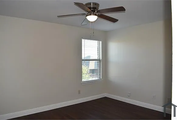 411 Paddock Ln — Photo 26