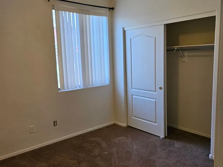 890 E Kyle Ct — Photo 21