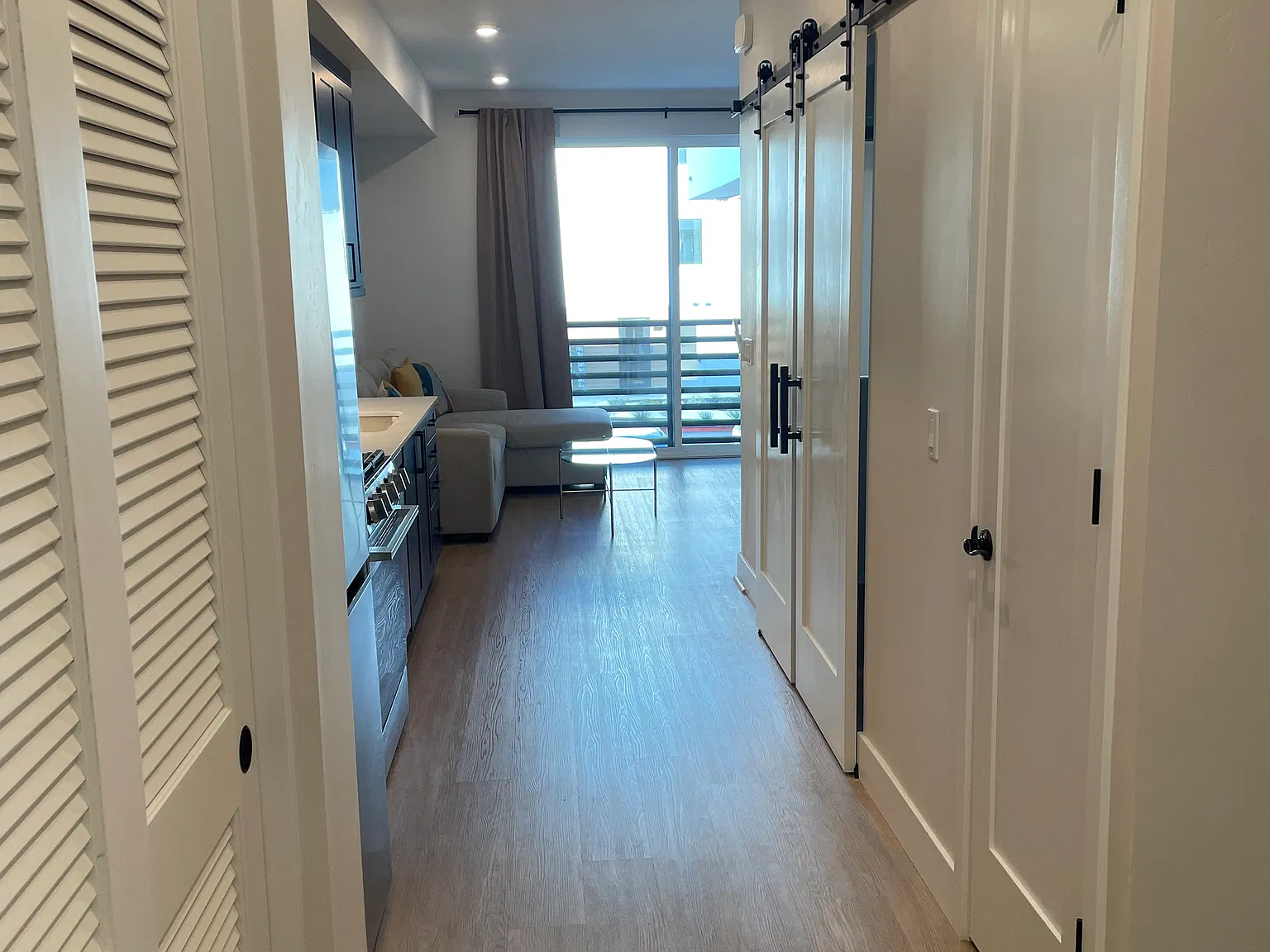 1 bed, 581 sqft, $2,150 — Photo 2