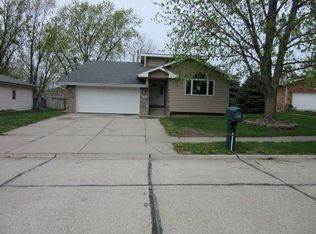 775 Summit Ct, Crete, NE 68333