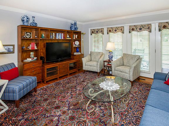 5th image of 2845 Hirst Cir