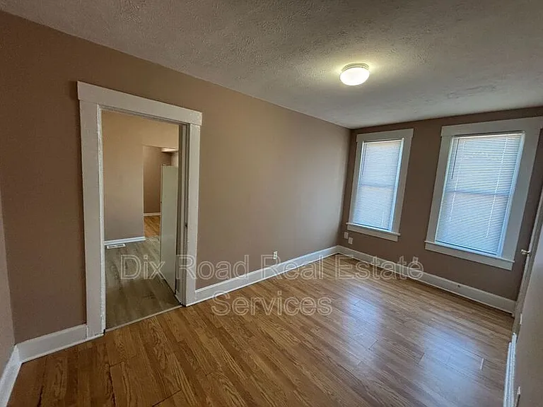 704 Baltimore St — Photo 6