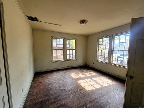 5th image of 1919 S Linden St