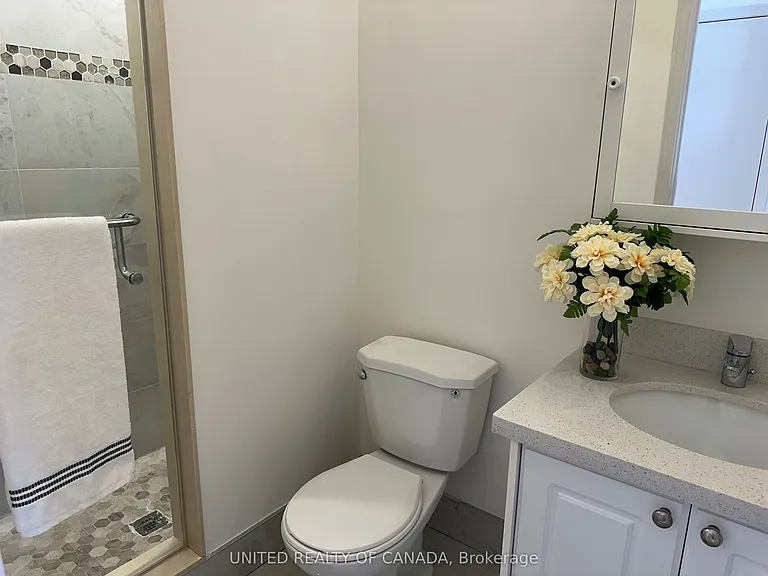 102 Baywood Ct — Photo 21