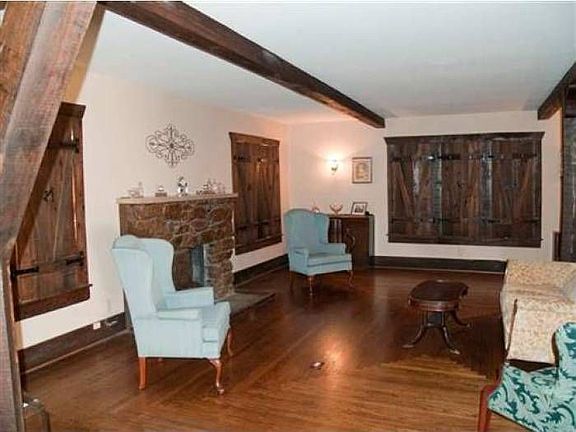 2nd image of 213 Central Caldwood Dr