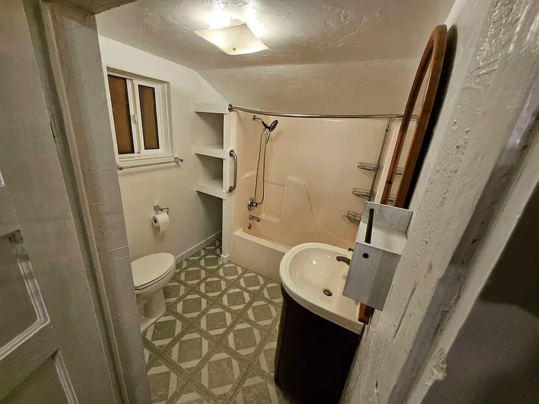 351 Lexington Ave NE — Photo 7