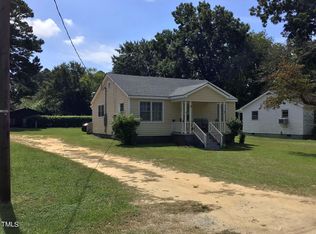1011 Warren St, Clinton, NC 28328