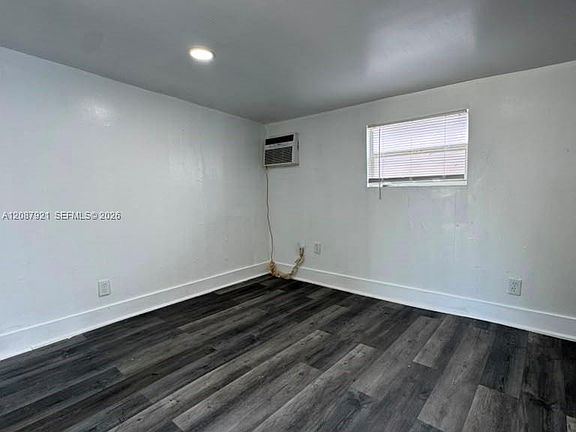 2nd image of 25 SW 10th St #11
