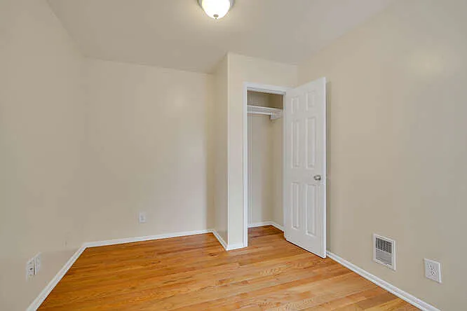W Lexington St — Photo 13