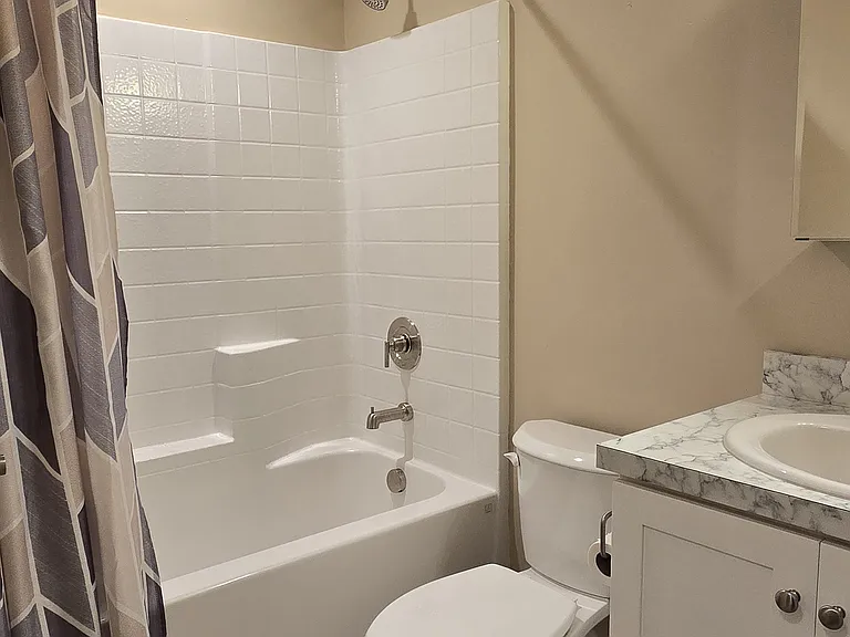 323 Park St — Photo 43