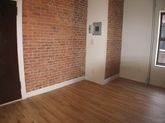 Rented by PMG Real Estate  | media 25