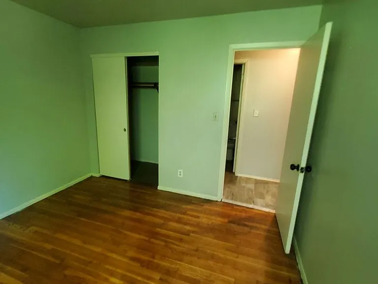 4635 S. 23rd Street - 12 Unit + Parking Lot — Photo 14
