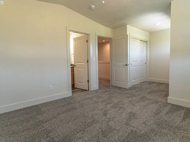 2614 Ross Ln — Photo 2