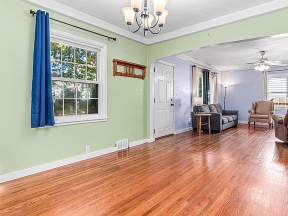 4th image of 1734 Cottage Ave E