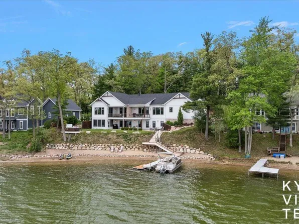 5109 E Manitou Way, Newaygo, MI 49337