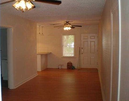 5th image of 4401 Lareina Dr #B