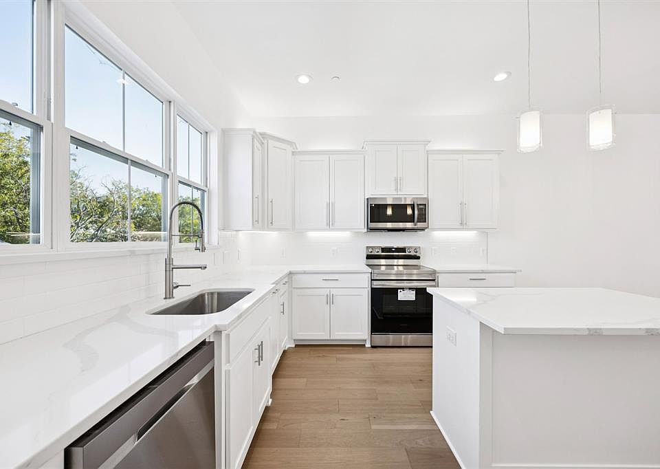 1st image of 266 Harris St #266
