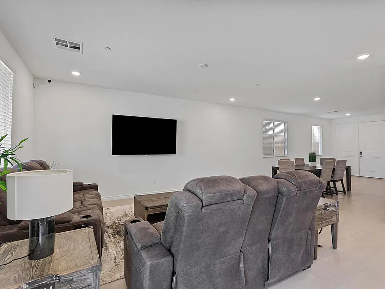 3546 Luciana Glen Ave — Photo 9