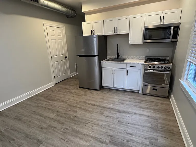 1538 Greenup St #2 — Photo 6