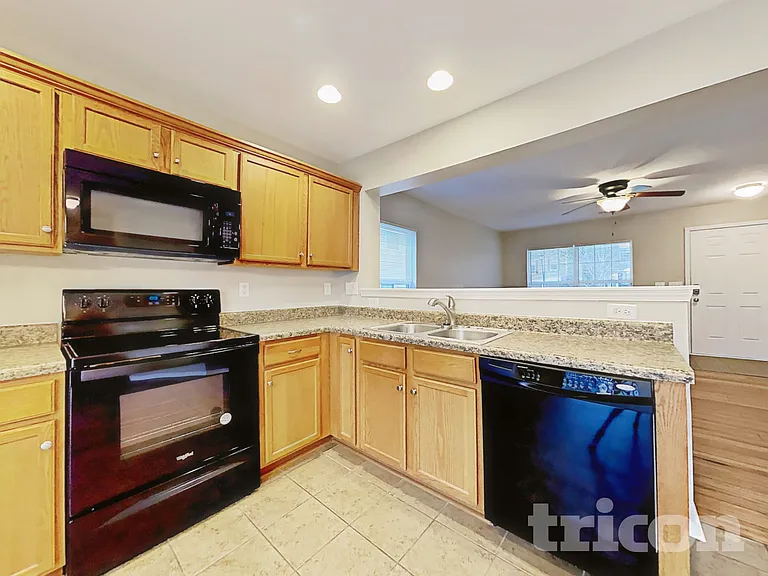 4560 Stone Mountain Dr — Photo 7