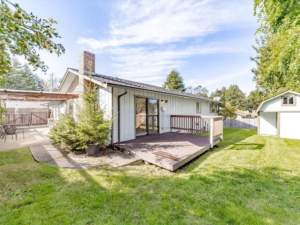 5863 Christopher Dr, Eureka, CA 95503