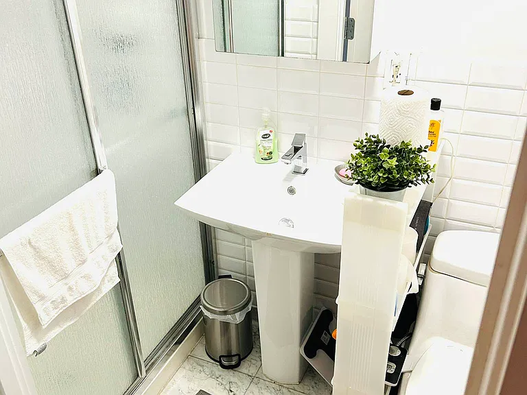 644 10th Ave #4N — Photo 8