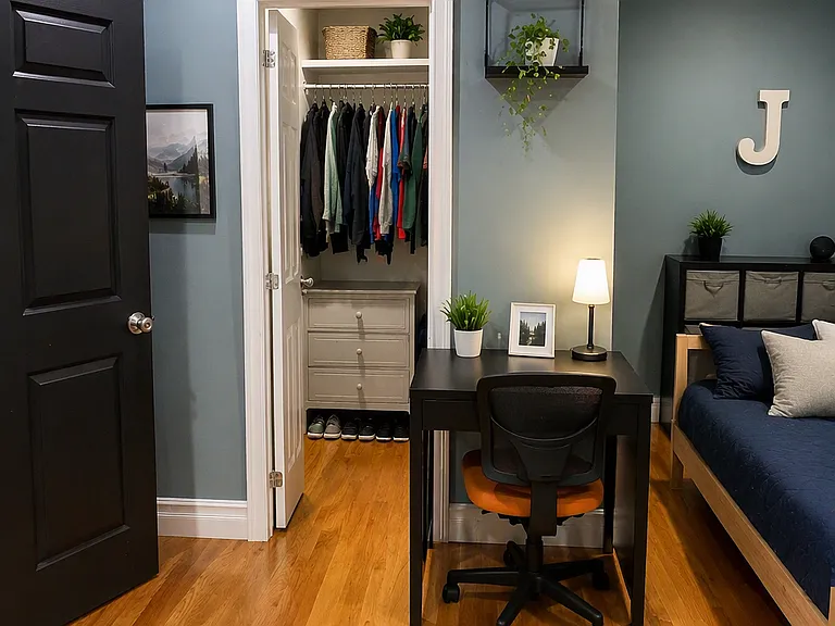 2nd bedroom with walking closet
